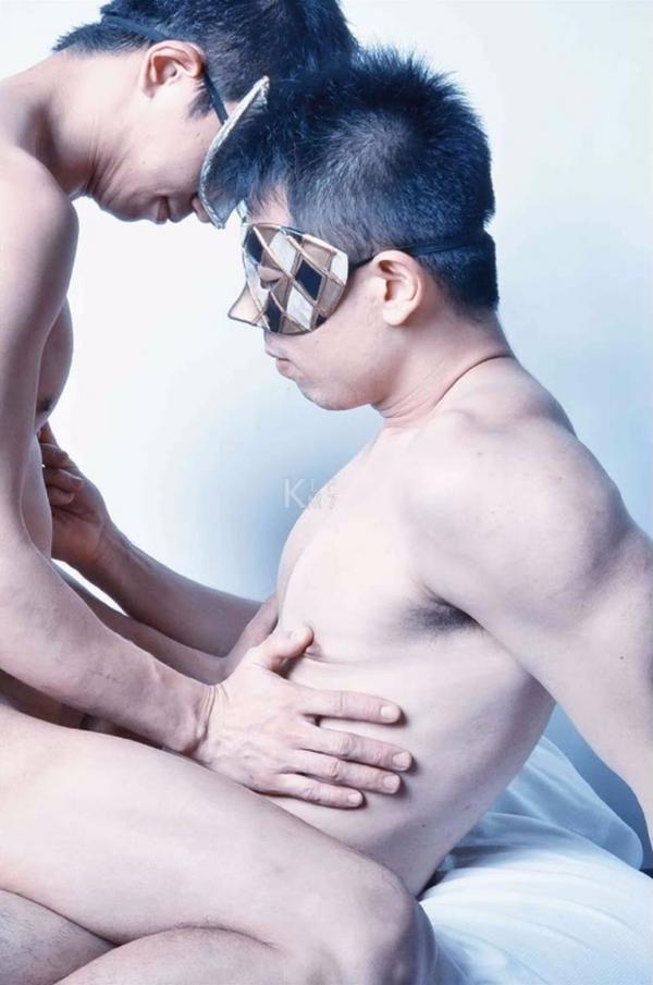 BE-A-MODEL-1-創刊號-X-ISSUE-面具男的情慾世界